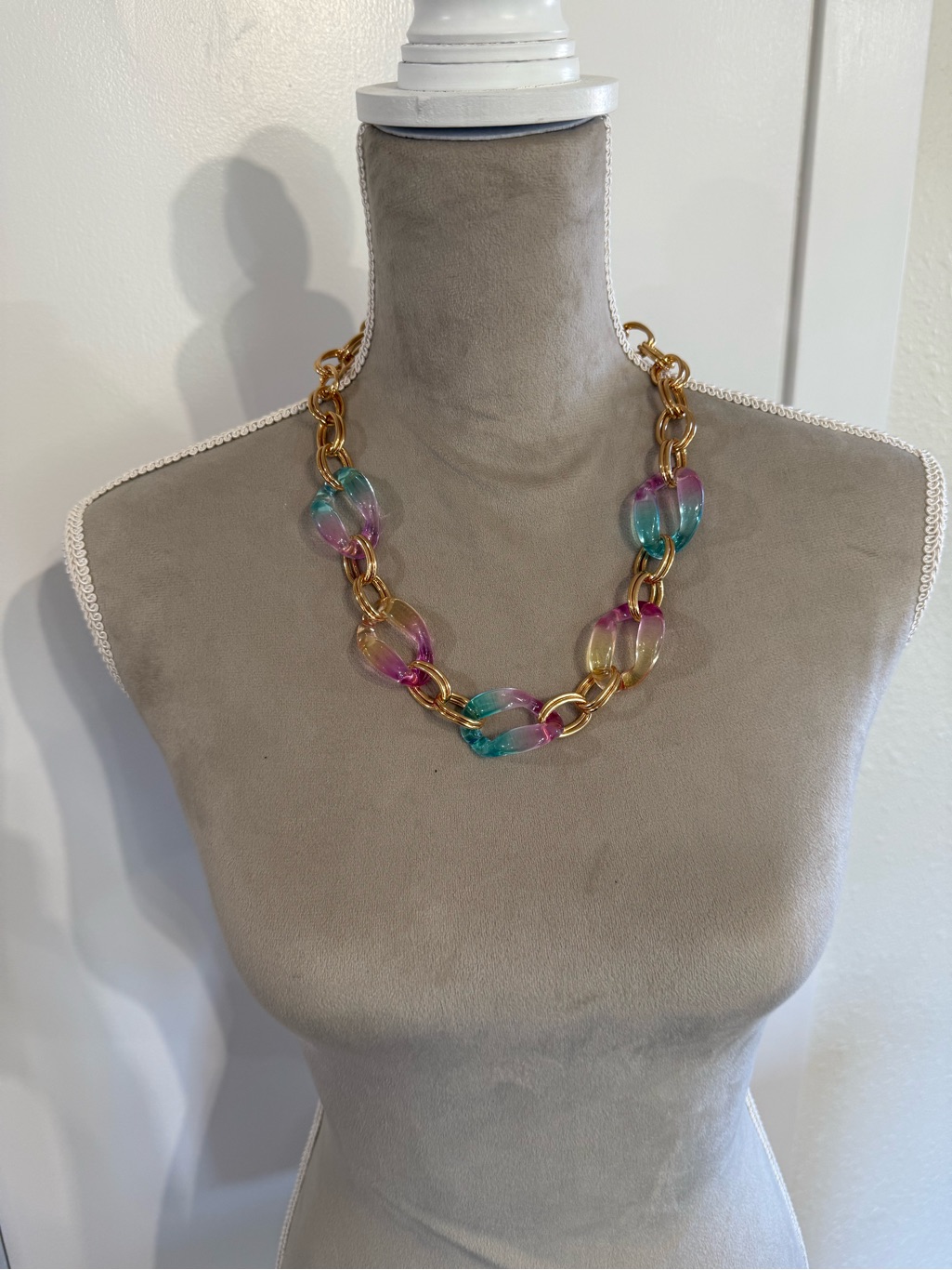 Multicolor Resin Link Necklace